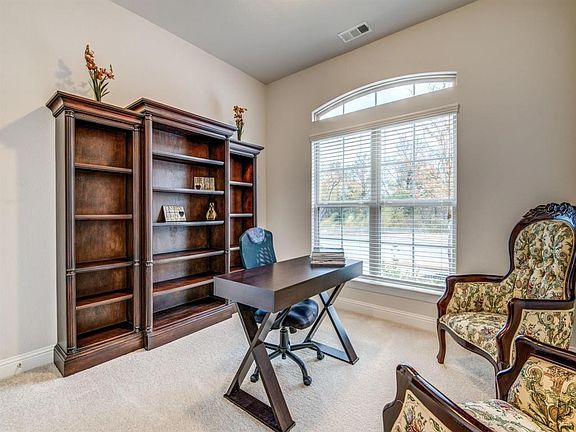 3rd image of 3000 Maplewood Dr