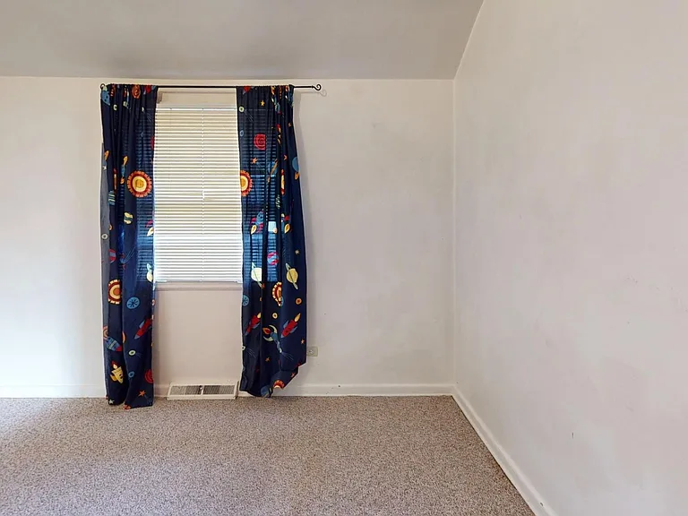2525 S Clayton St — Photo 13