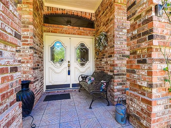3rd image of 3001 Greenbrook Dr