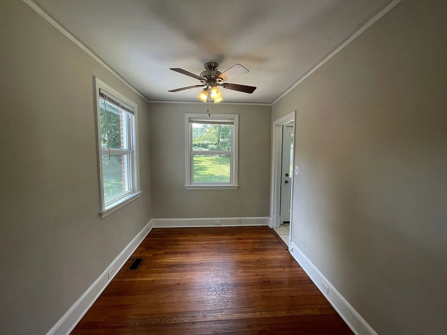 2 Bedroom 1 Bath Bungalow in Rosewood — Photo 3