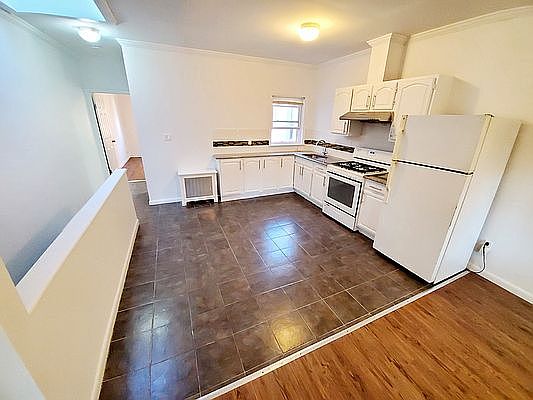 4th image of 6659 Saunders St Floor 2
