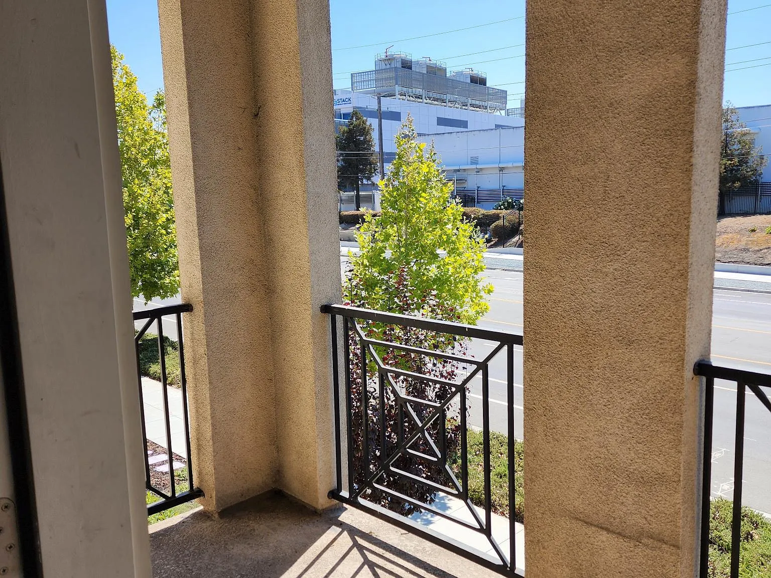 3 bed, 3.5 bath, 1981 sqft, $1,750 — Photo 3
