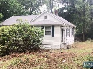 6 Rumson Ct, Hewitt, NJ 07421