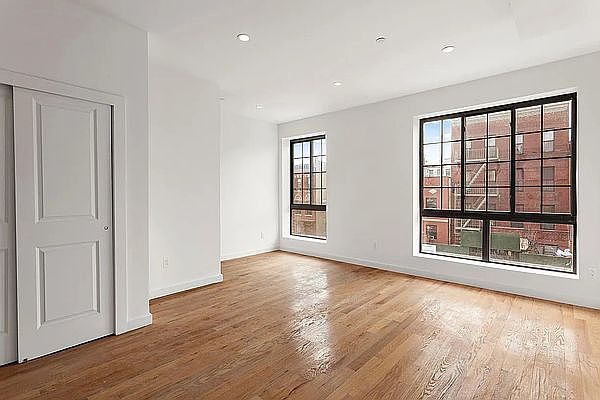 1st image of 119 Pulaski St #3