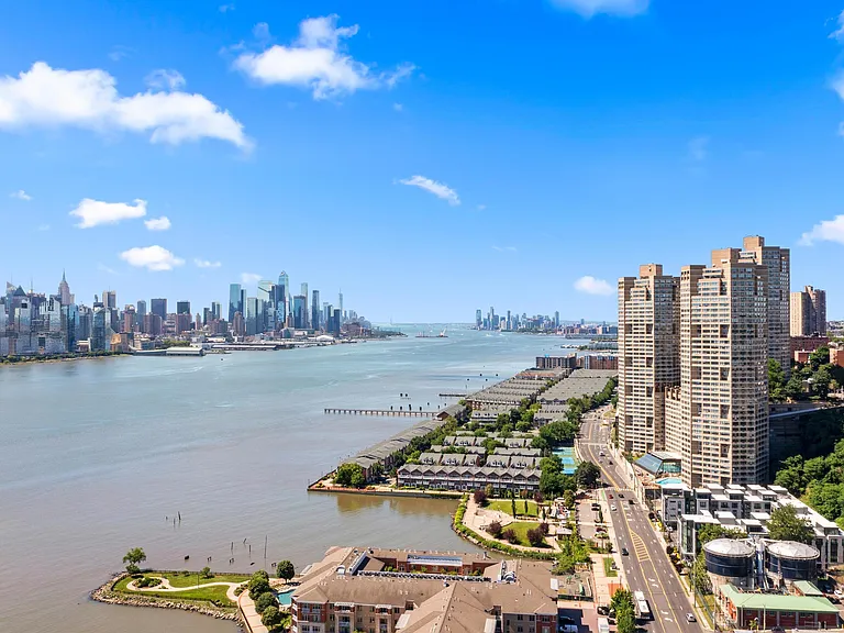 7002 Boulevard East #41-J — Photo 1