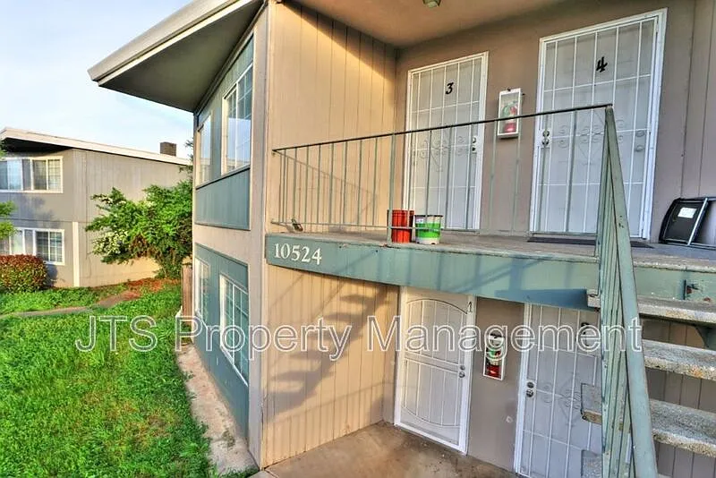 2 bed, 1.0 bath, 926 sqft, $1,400 — Photo 3