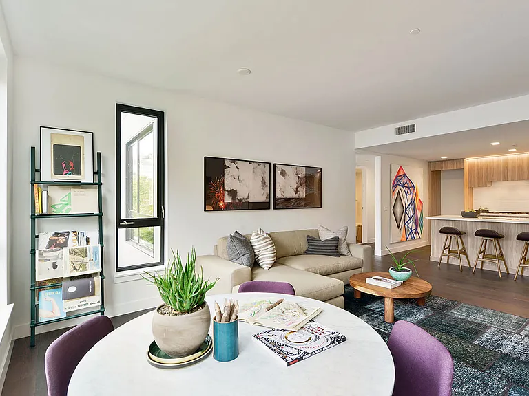 1300 22nd St #421 — Photo 2