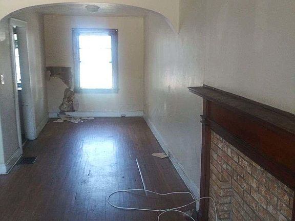 2nd image of 1573-1579 E Cordell Ave