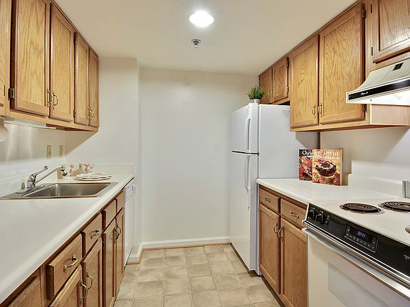 4th image of 900 N Taylor St APT 1027