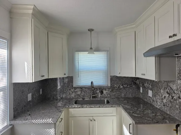 303 W Chestnut St #E, Lodi, CA 95240