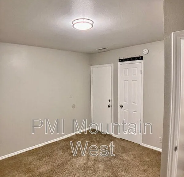 567 N 200 E #3 — Photo 32