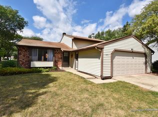 1571 S Tyler Rd, St Charles, IL 60174