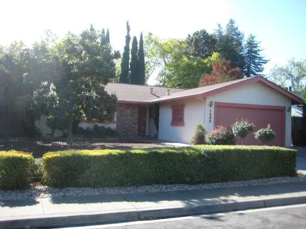1496 Soccer Ct, Concord, CA 94518
