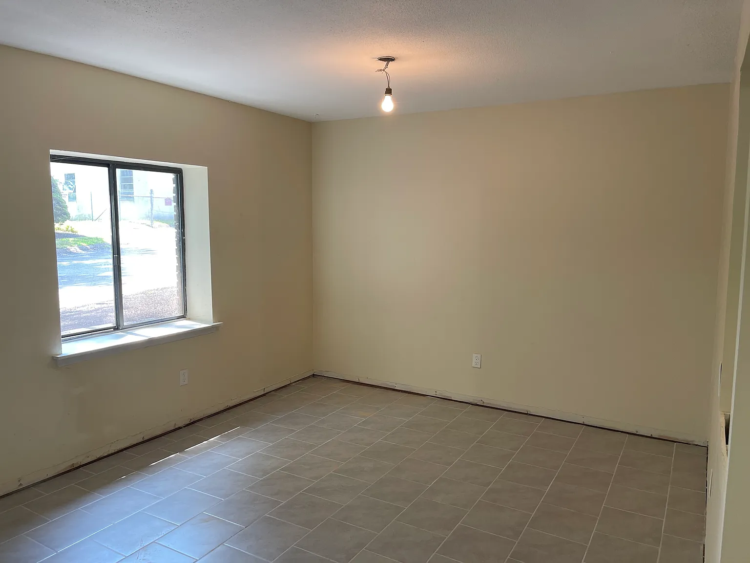 2 bed, 1100 sqft, $1,700 — Photo 2