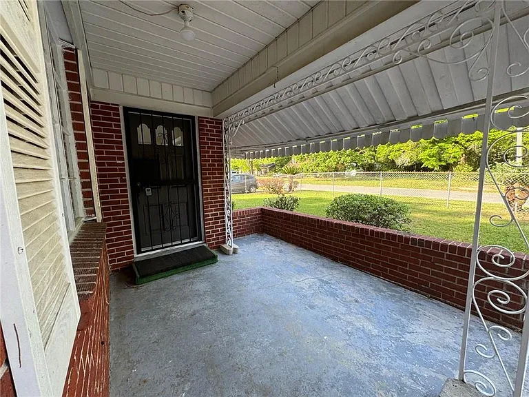713 Iris Ave — Photo 3