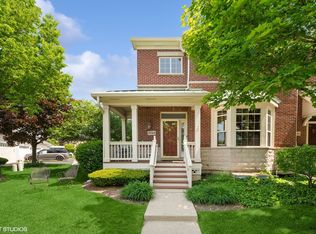 2249 Mint Ln, Glenview, IL 60026