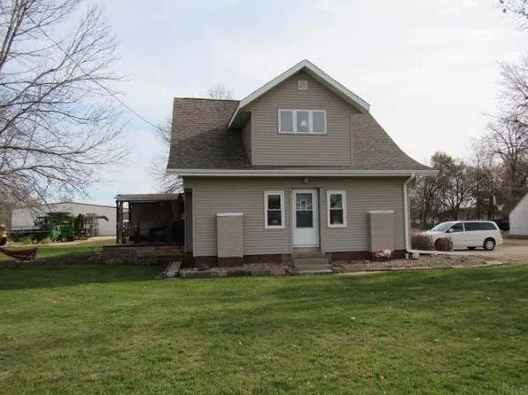 1049 S Main St, Monticello, IA 52310