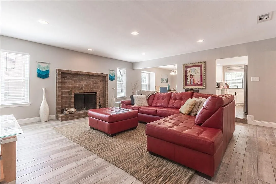 4 bed, 2127 sqft, $2,650 — Photo 3