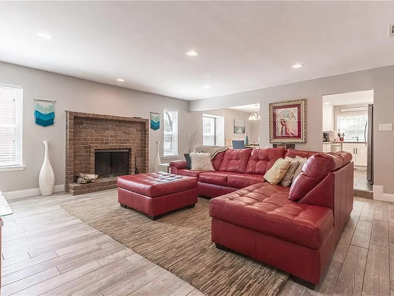 2719 Whispering Trail Cir — Photo 3