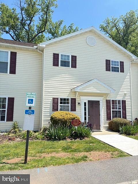 1st image of 124 Christine Dr