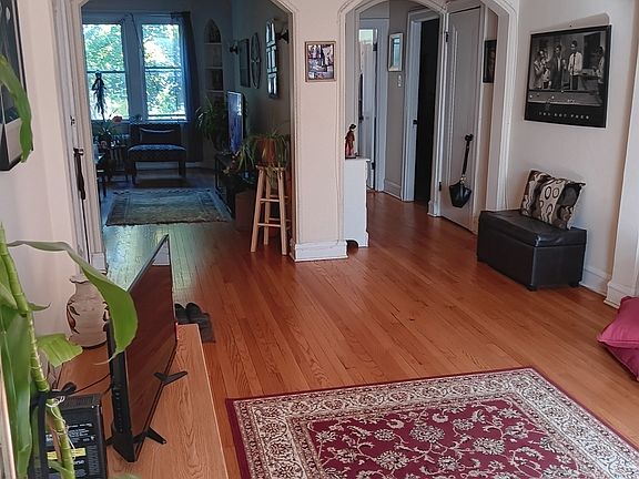 2nd image of 1733 W Pratt Blvd #2