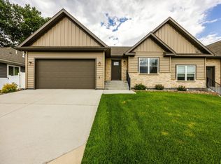 2043 Skyview West Dr, Sheridan, WY 82801
