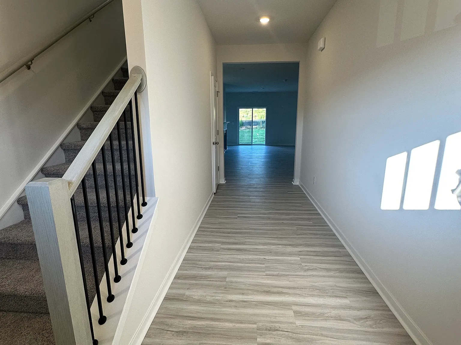 5 bed, 2368 sqft, $2,650 — Photo 3