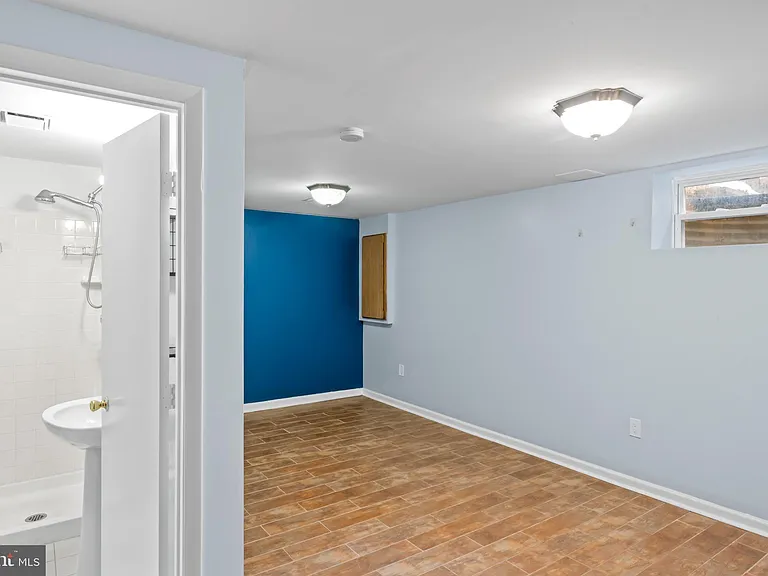 2053 Mayflower Dr — Photo 38