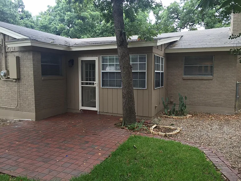 2329 Lotus Ave — Photo 5
