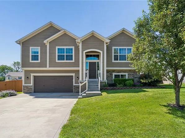 927 NW Long Dr, Grain Valley, MO 64029