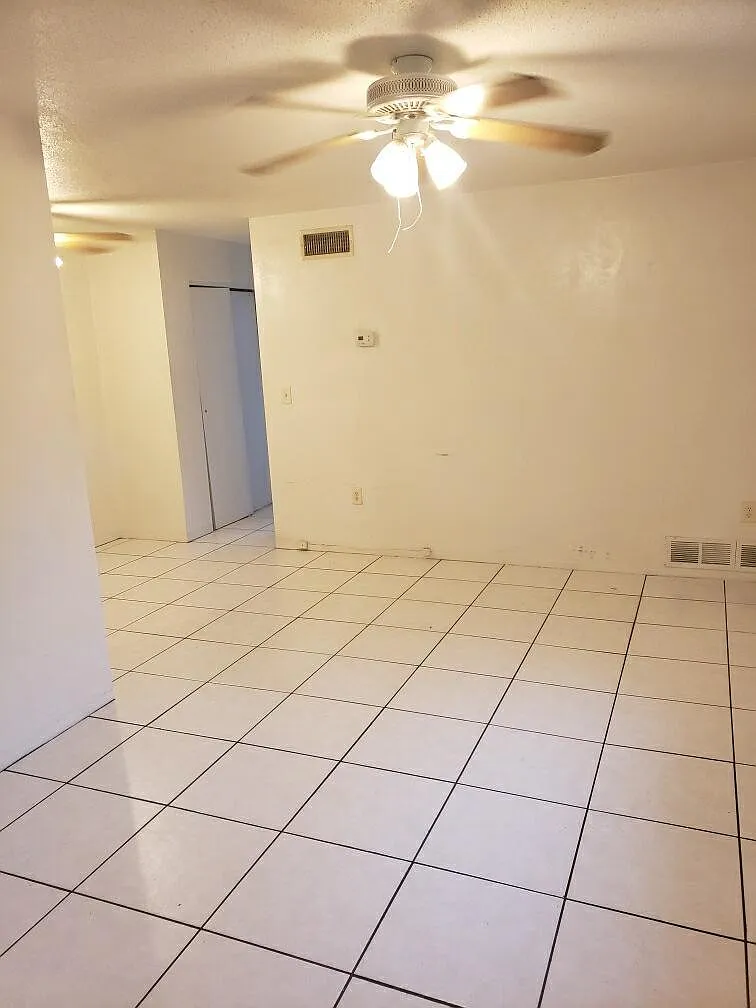 116 S Coates St — Photo 3