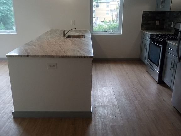 2nd image of 195 Lincoln Ave #D