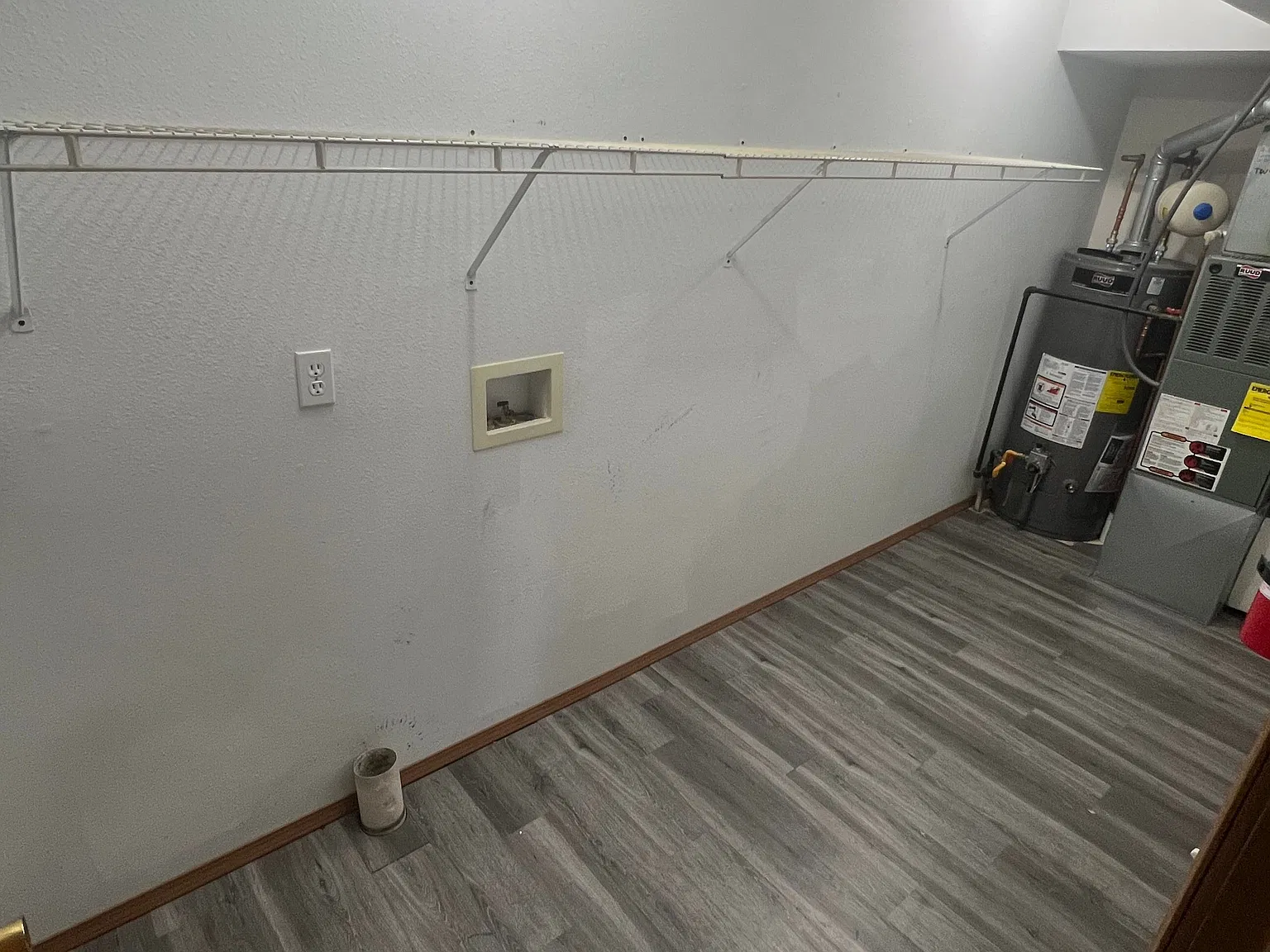 3 bed 2 bath with covered parking — Photo 3