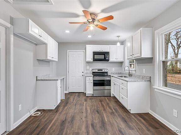 5th image of 100 E 31st St