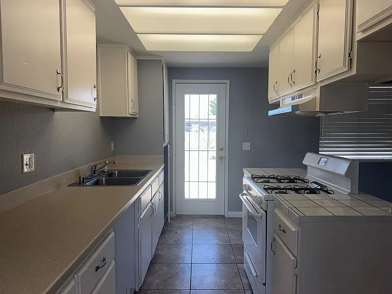 13340 Navajo Rd — Photo 2