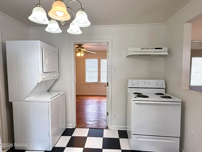 305 General Mouton Ave #B — Photo 9