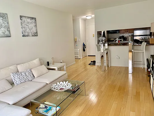 Sold by New York Residence | media 2