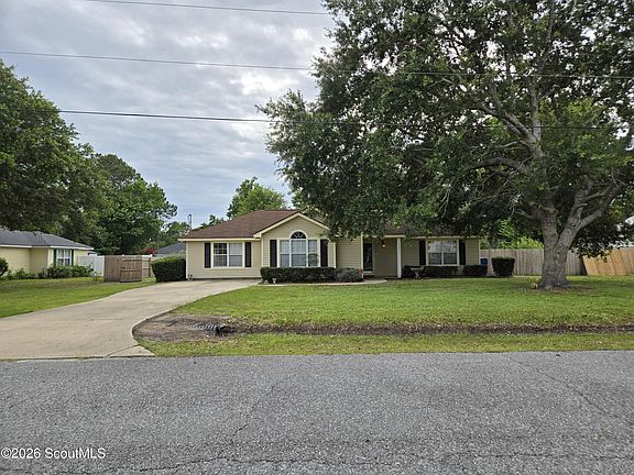 3rd image of 325 Crossbridge Dr