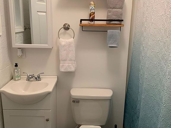 5th image of 170 Griffeth St Unit B