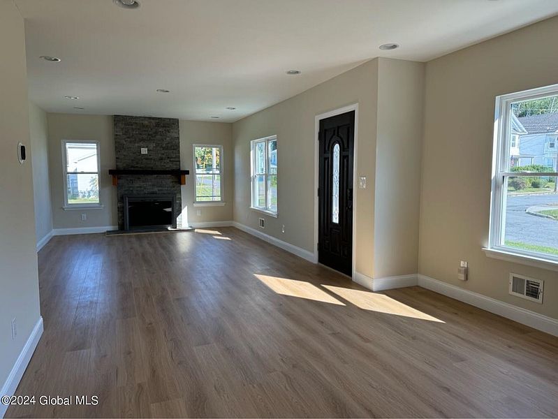 3rd image of 1459 Van Curler Avenue
