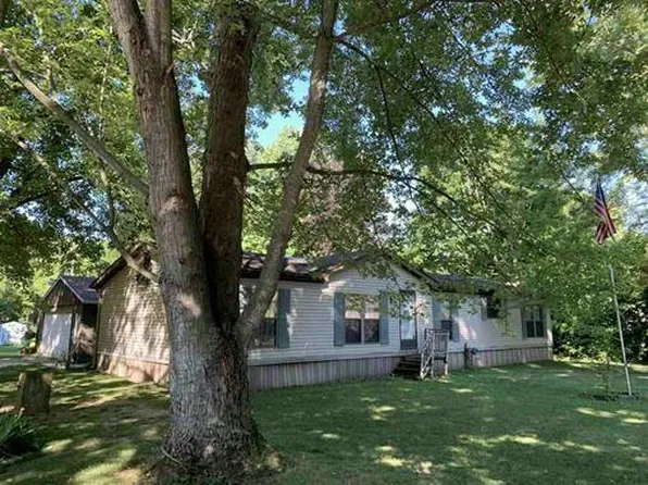 110 Arnold St, Ionia, MI 48846