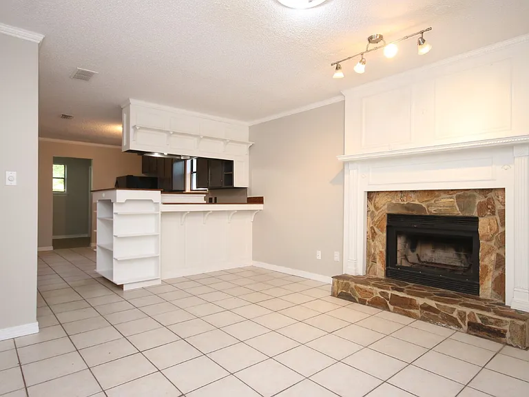 7816 Deborah Dr — Photo 4