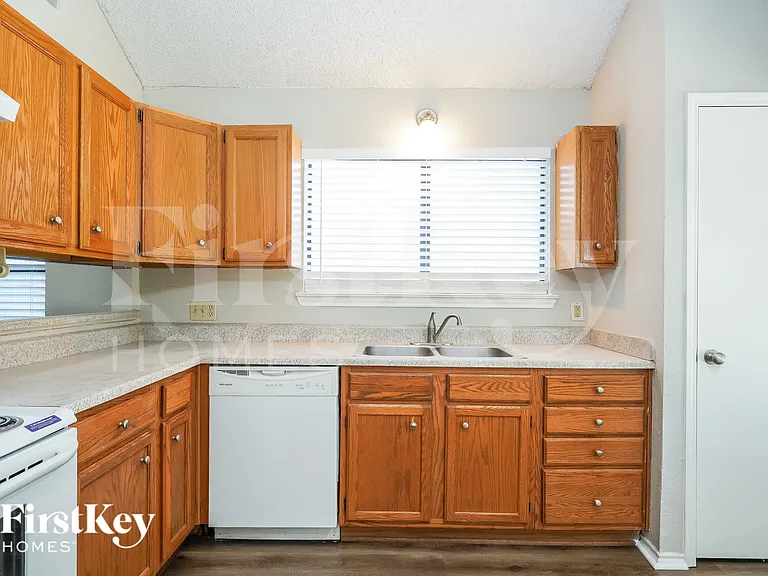 4742 Cornflower Dr — Photo 9