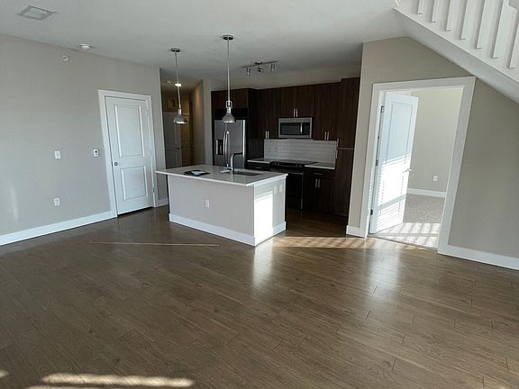 2nd image of 861 Cherry St #201