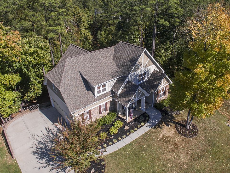 2-Story home w/basement!