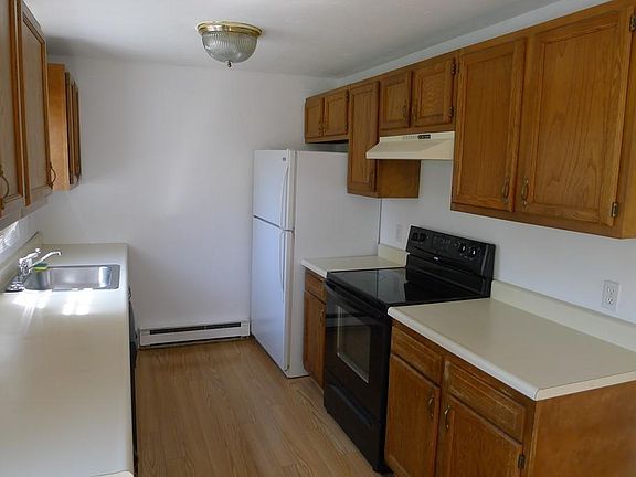 4th image of 16 Meeting House Ln