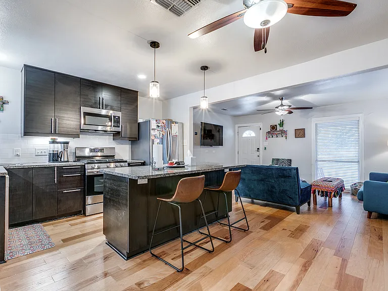 721 Elmwood Dr — Photo 8