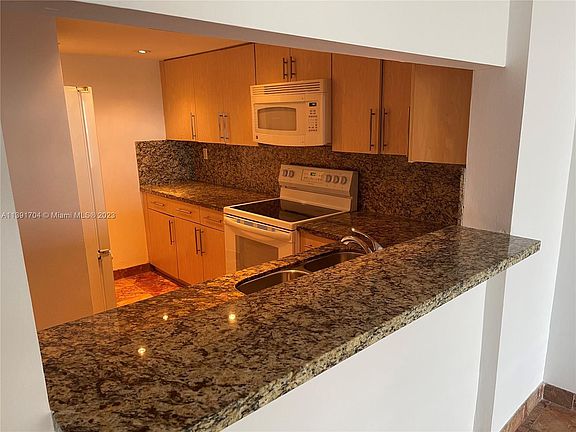 3rd image of 1717 N Bayshore Dr #D-3948