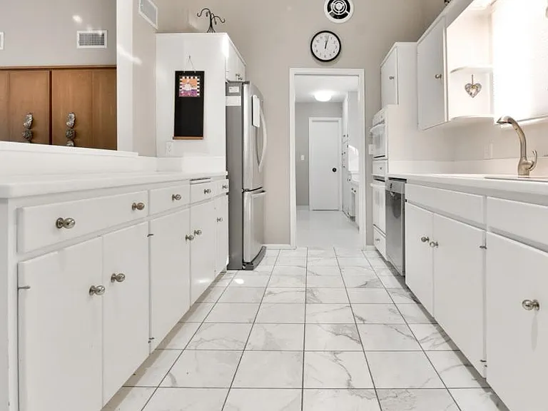 659 Dillon Dr — Photo 12