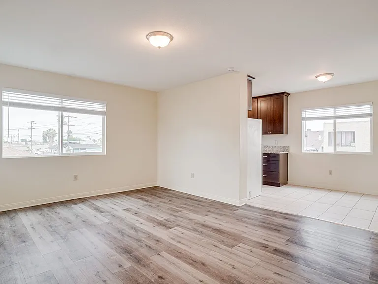 3846 Van Dyke Ave — Photo 15